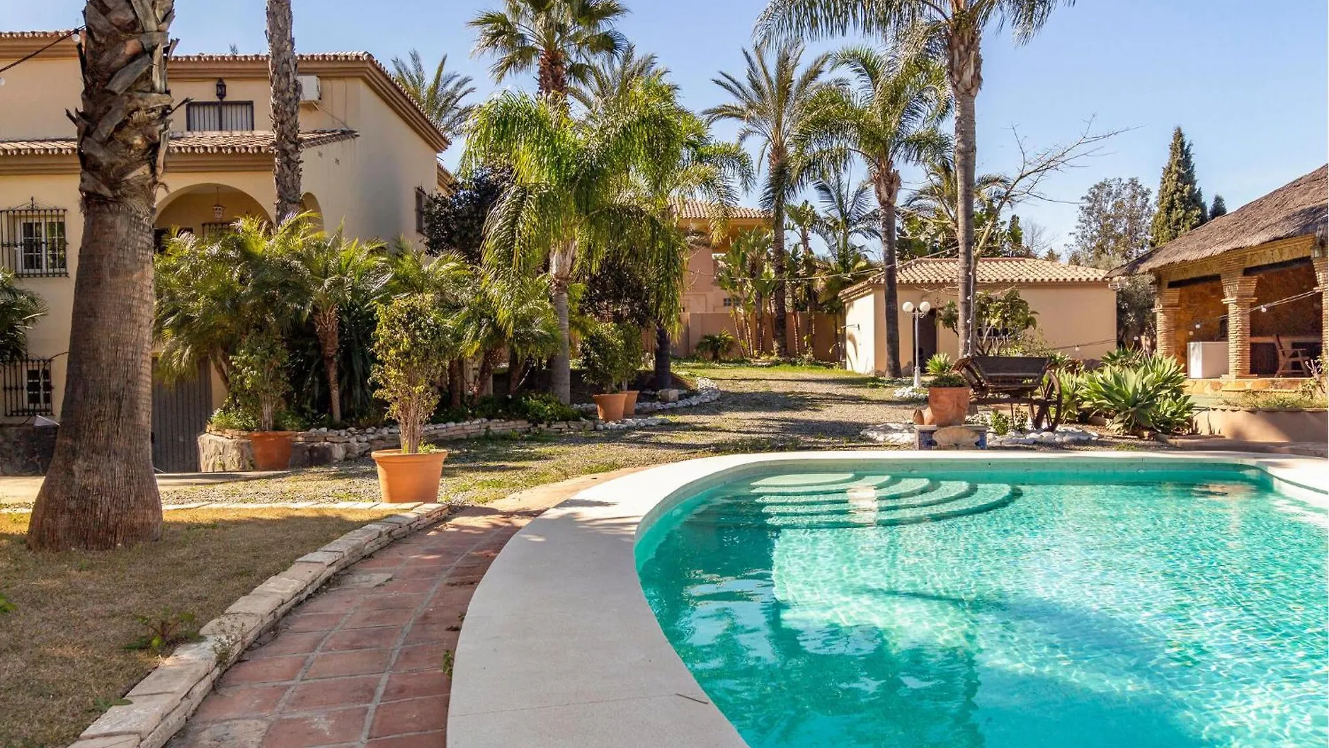 Beautiful Home In Alhaurin De La Torre Spain